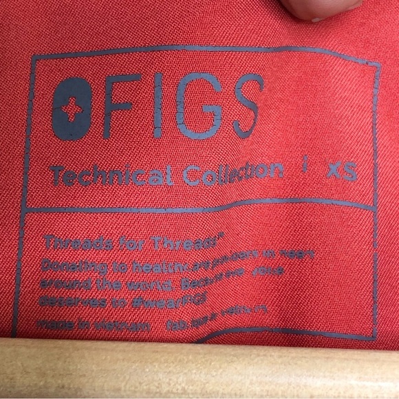 Figs technical collection, orange V-neck tunic top - Picture 4 of 9